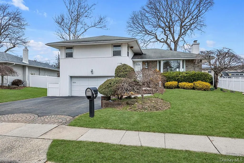 16 Middle Ln photo 1