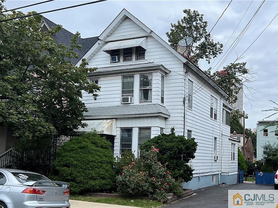 2nd image of 211 Redmond St