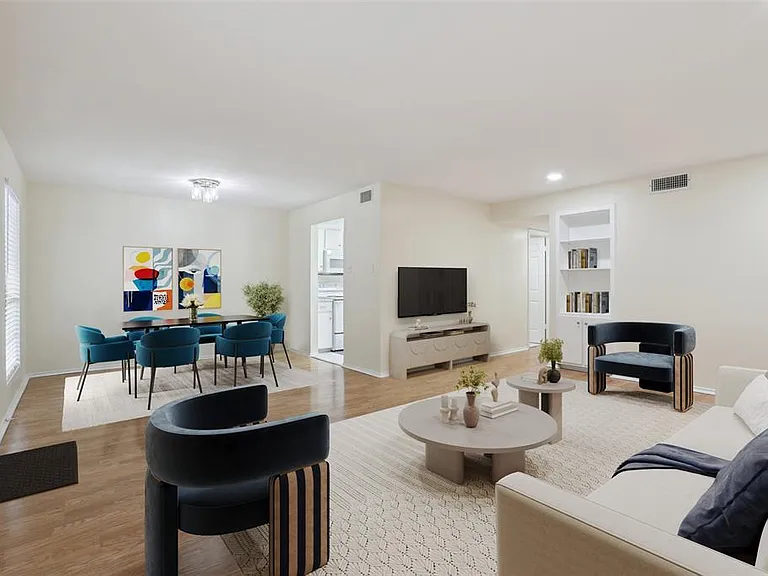 2401 Leon St #210 — Photo 3