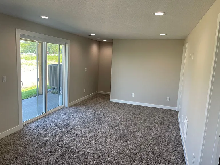 342 Harmony Ave — Photo 6