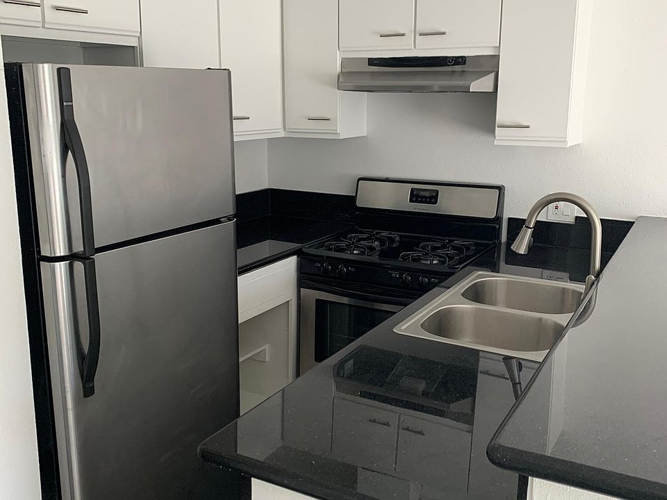 1st image of 833 S Berendo St #200
