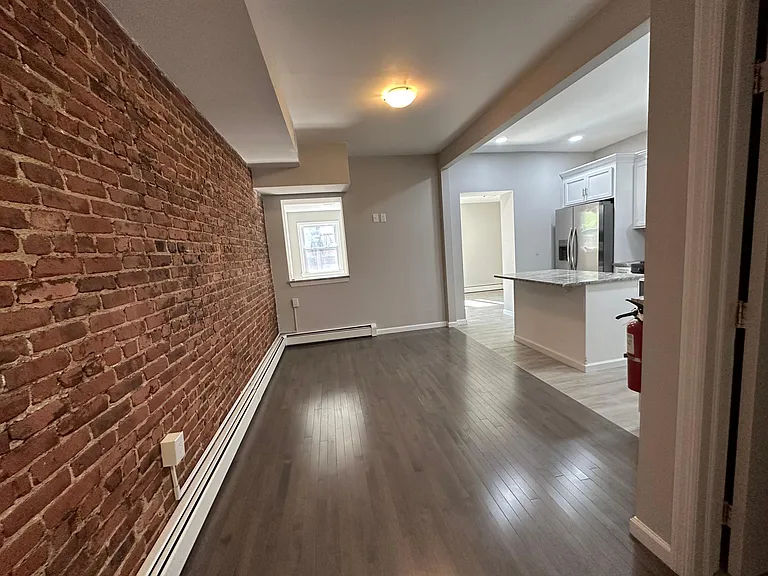 424 Broadway #2 — Photo 4