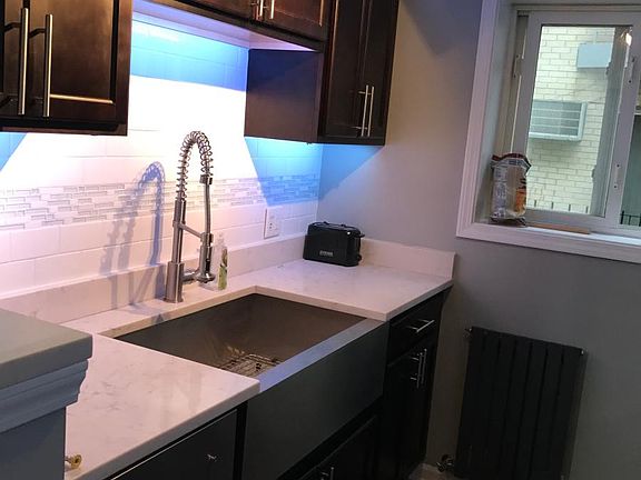 5th image of 4044 N California Ave Unit 102