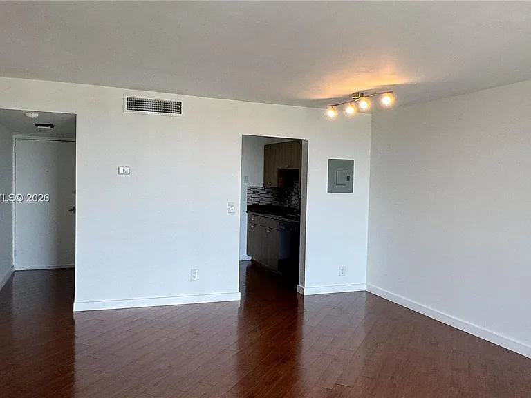 2020 NE 135th St #810 — Photo 12