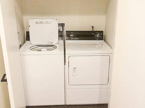 3rd image of 15 William St APT 313