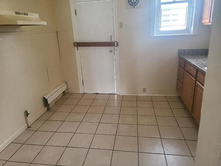 569 Geneva Ave — Photo 13