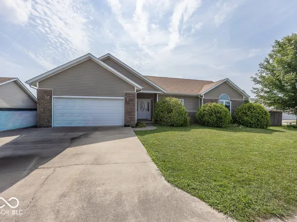 1020 S Creek Dr W, Greensburg, IN 47240