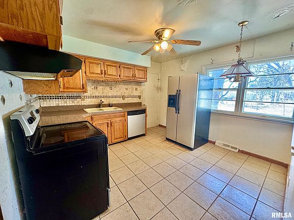 2nd image of 4927 N Isabell Ave