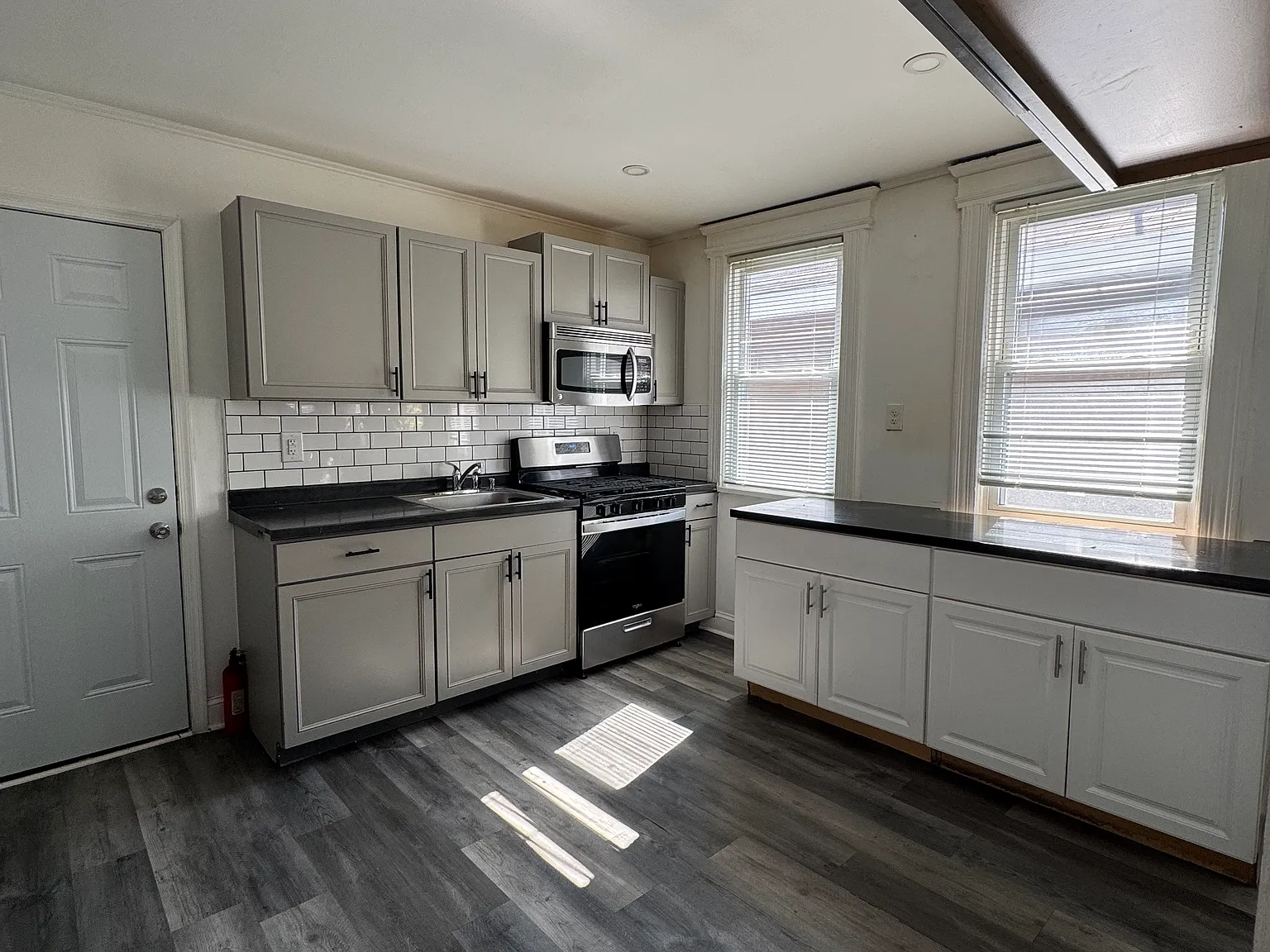 4 bed, $2,950 — Photo 1