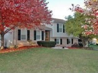 421 Coach House Ln, Lititz, PA 17543