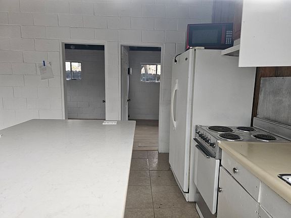 3rd image of 13955 Lakeshore Dr #8