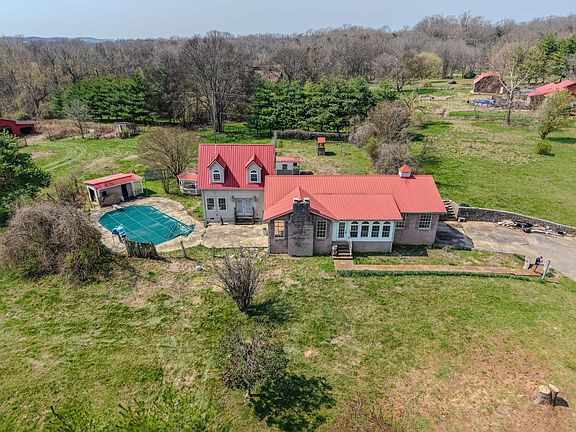 2nd image of 315 Cummings Ln