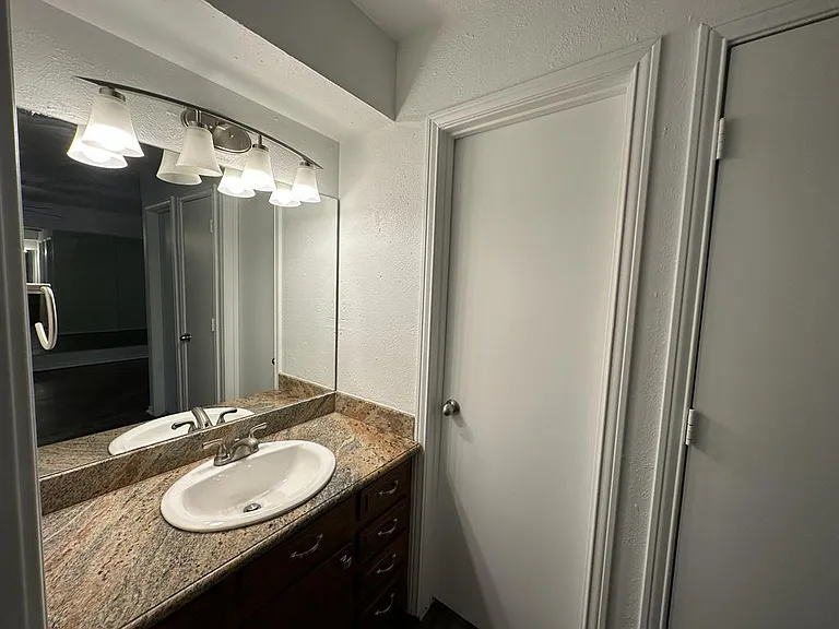 2818 Golfing Green Dr — Photo 14