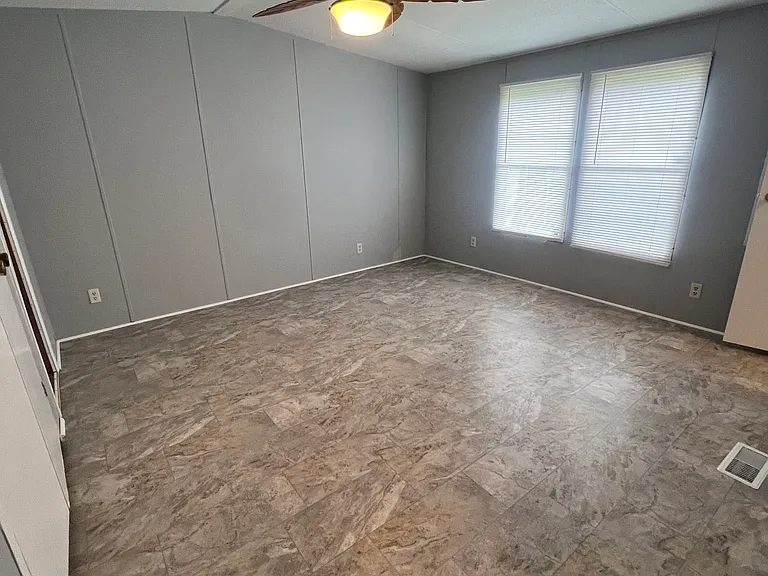 Master Bedroom (pic 2)