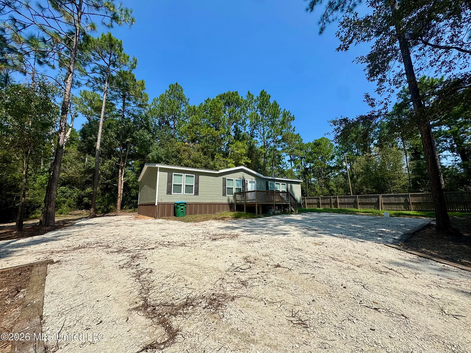 3 bed, 2.0 bath, 1664 sqft, $1,250 — Photo 1