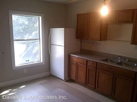 3rd image of 120 Elsie Ave