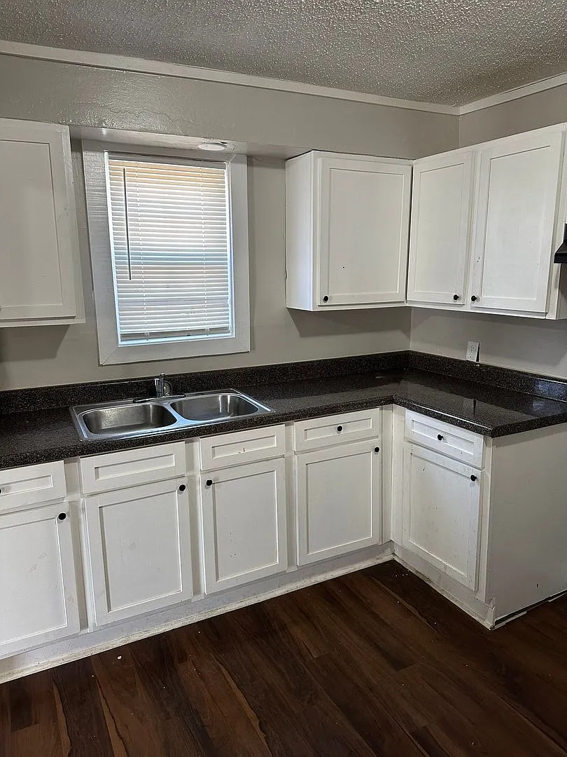 1154 Springdale Street — Photo 2