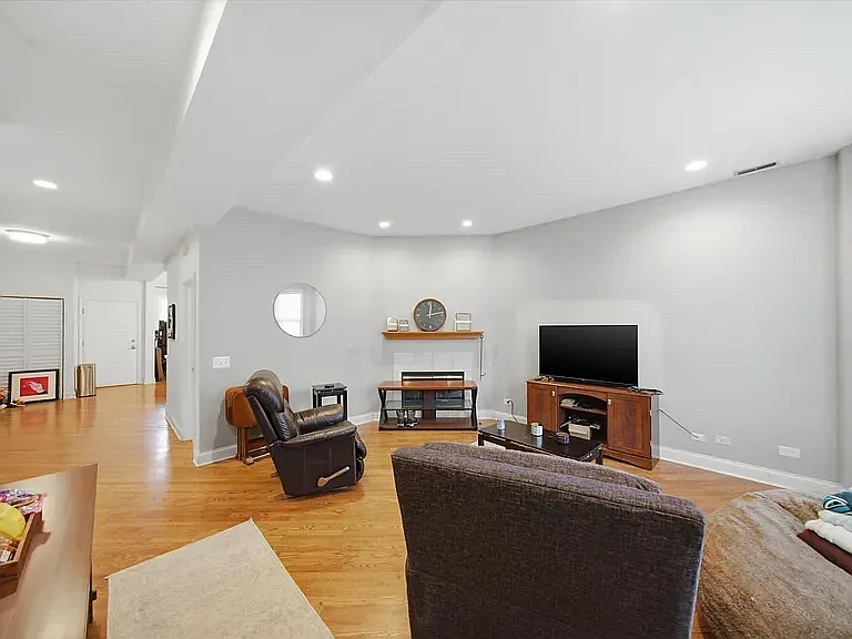 1532 W Oakdale Ave #1 — Photo 6