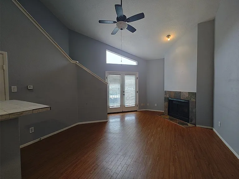 10855 Meadowglen Ln #928 — Photo 4