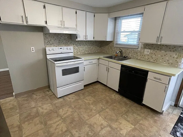 40 W Summerset Ln — Photo 23