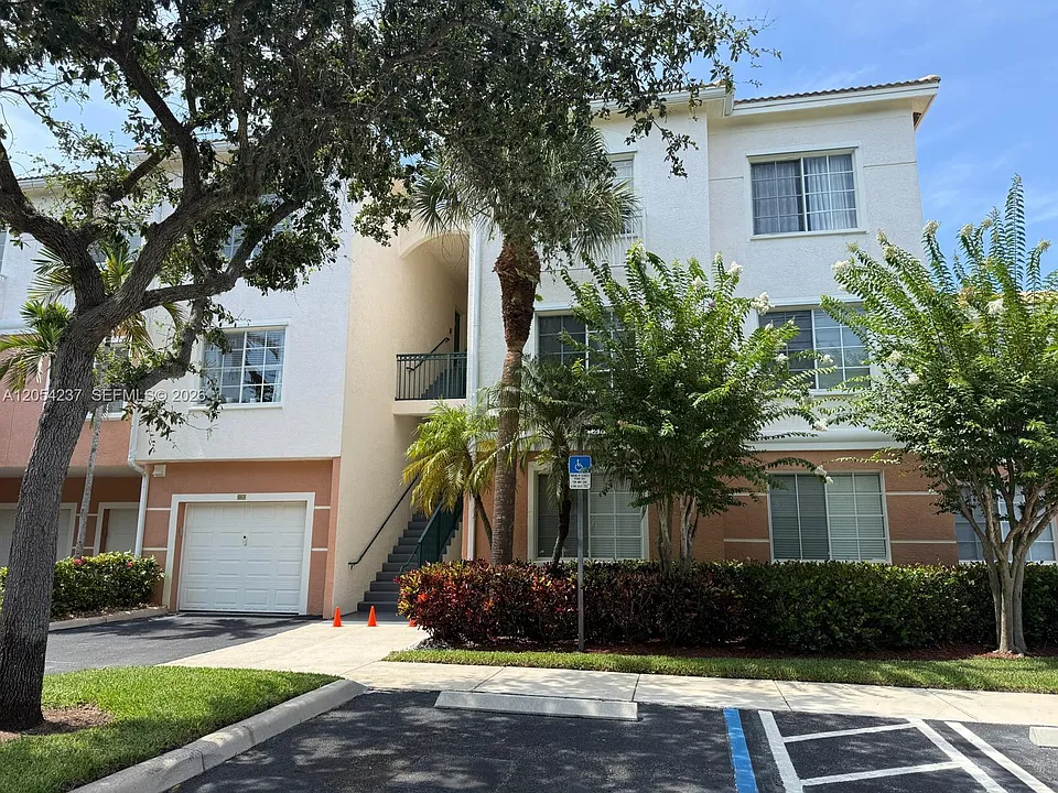 9208 Myrtlewood Cir W #208