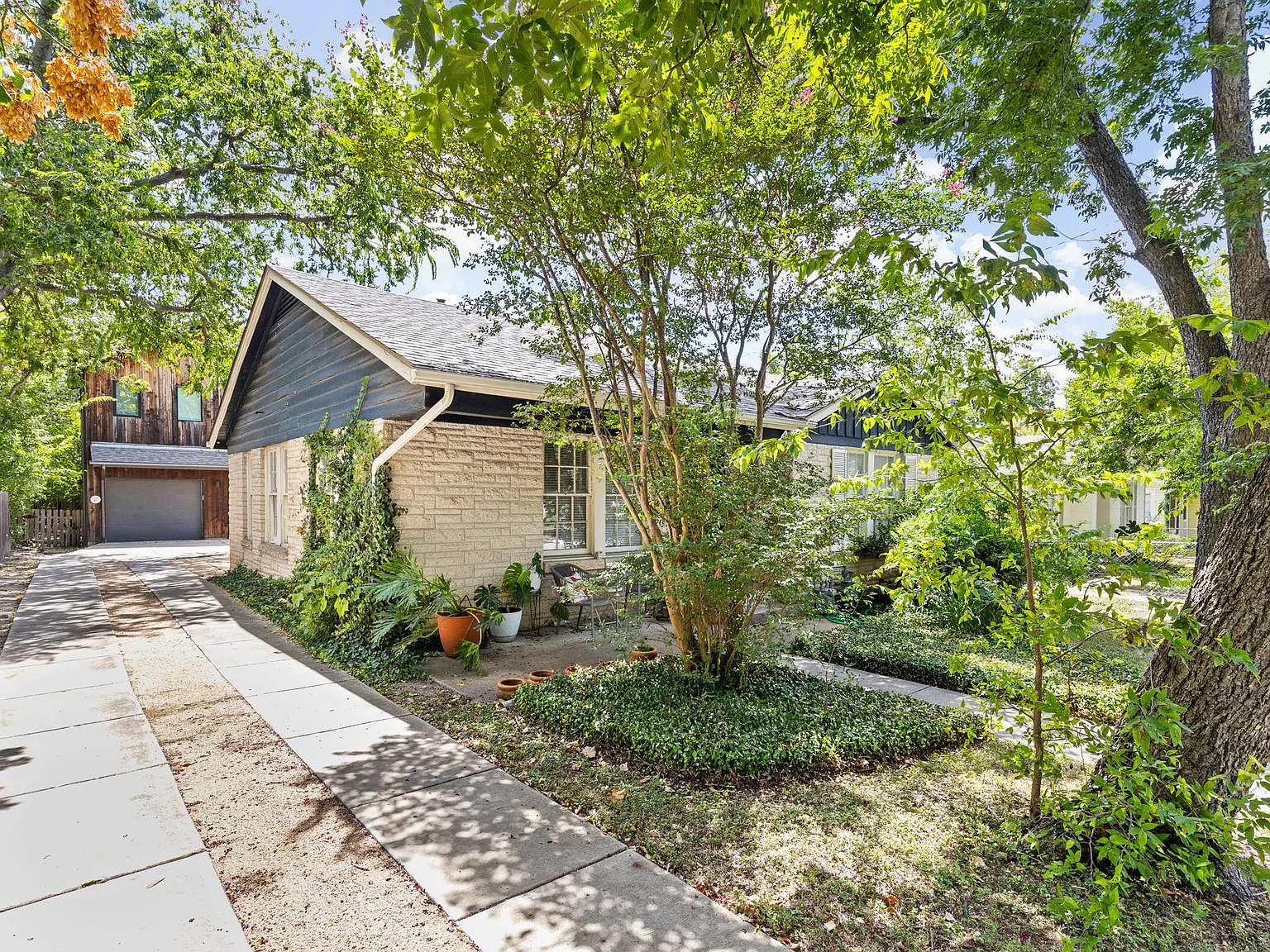 2 bed, 1.0 bath, 1017 sqft, $2,750 — Photo 3