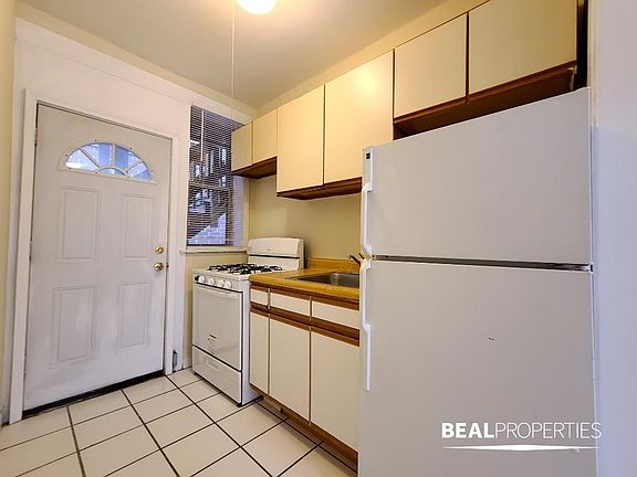 3rd image of 626 W Barry Ave #Chn1
