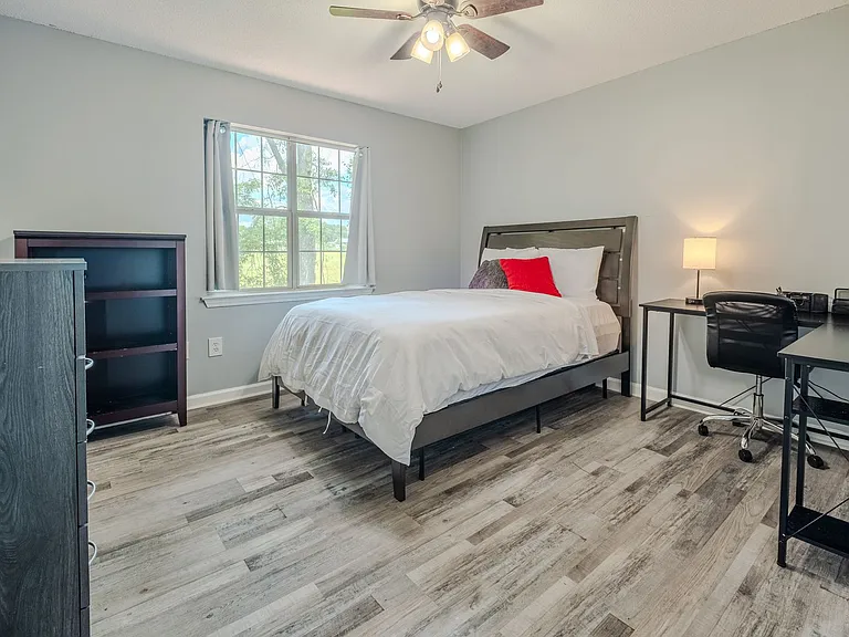 100 Woodstone Dr #18 — Photo 9