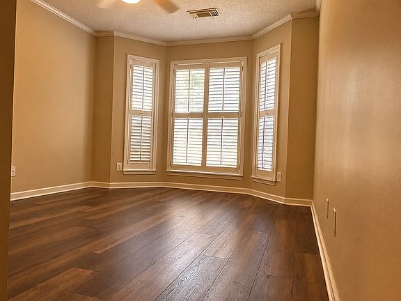 4th image of 2101 Fox Ridge Rd
