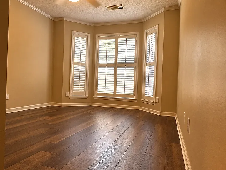 2101 Fox Ridge Rd — Photo 4