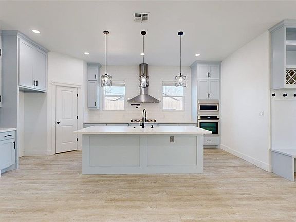 5th image of 4867 N Oakland Ln