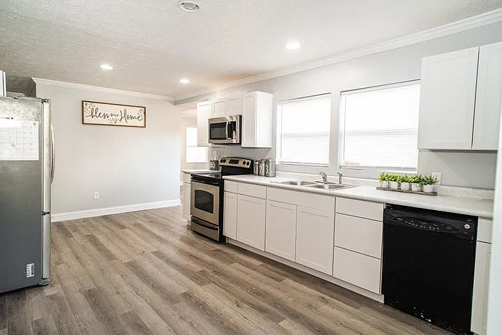 3 bed, 1056 sqft, $1,700 — Photo 4