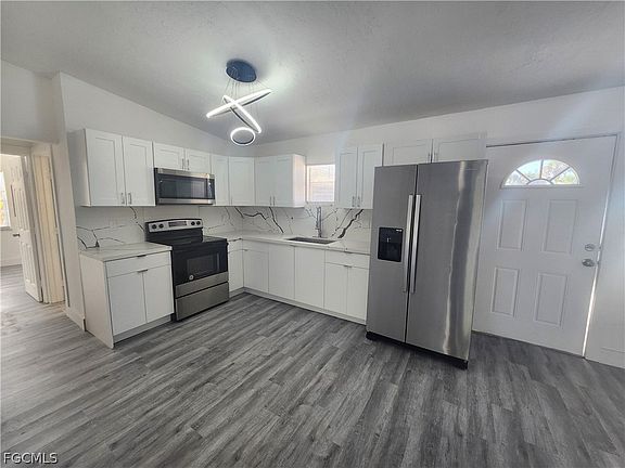 4th image of 2248 Marina Park Dr