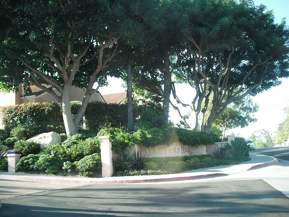 Master's Hill Entry