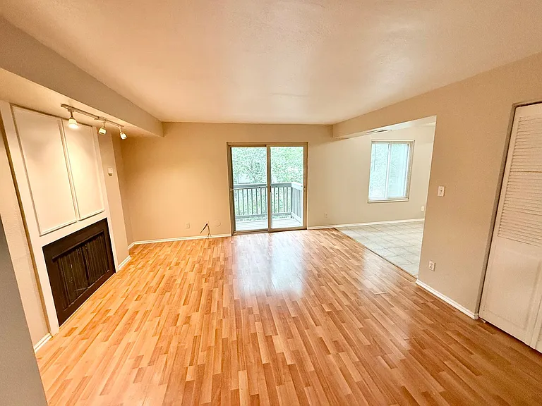 495 E Creekside Cir #D — Photo 10