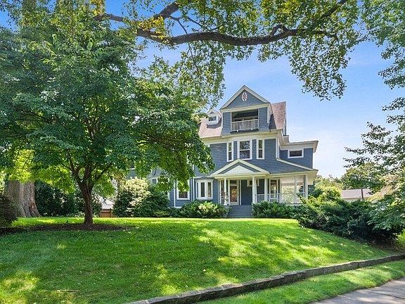 2nd image of 70 Sunnyside Dr