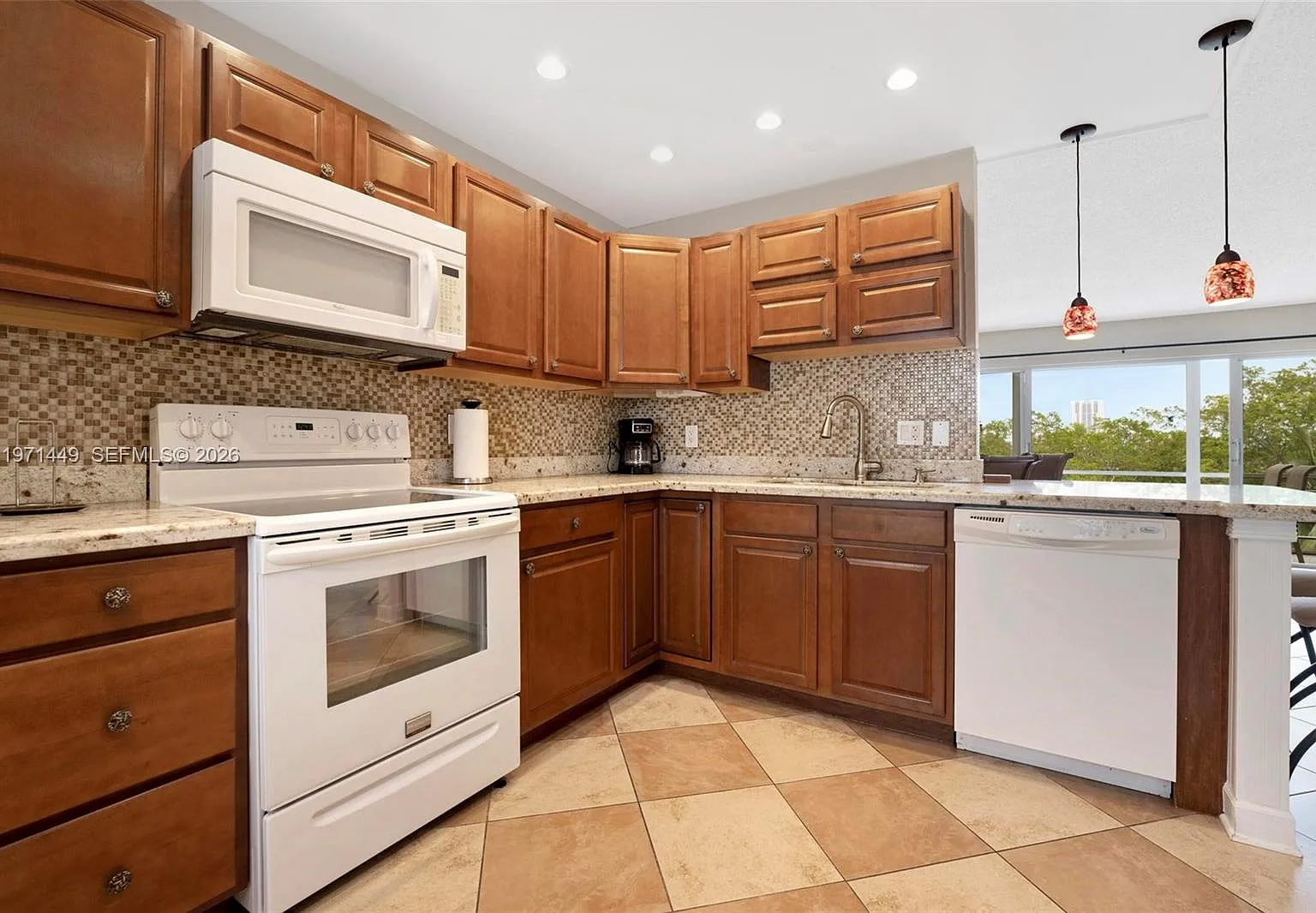Fairways Royale Condo — Photo 2