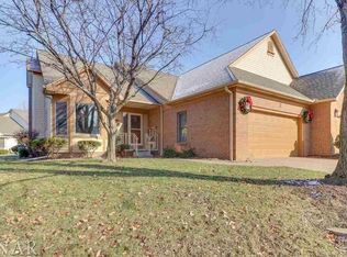 2 Aspen Ct, Bloomington, IL