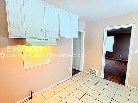 4th image of 8431 Rosemont Ave