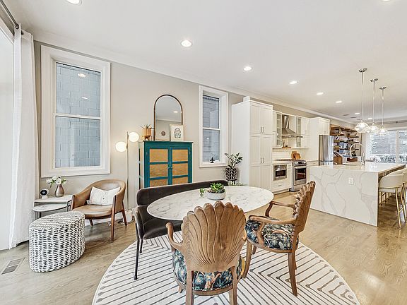 3rd image of 2866 W Lyndale St Unit 1