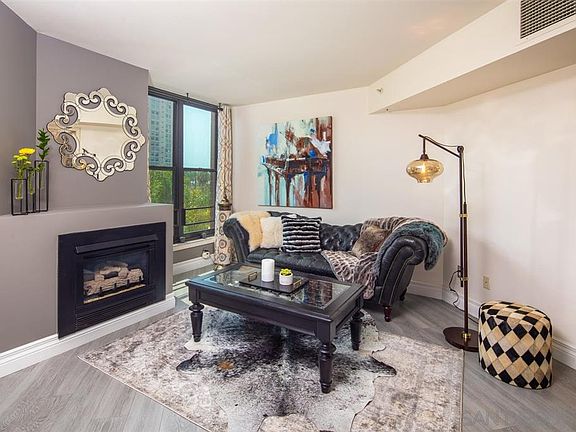 5th image of 500 W Harbor Dr Unit 418