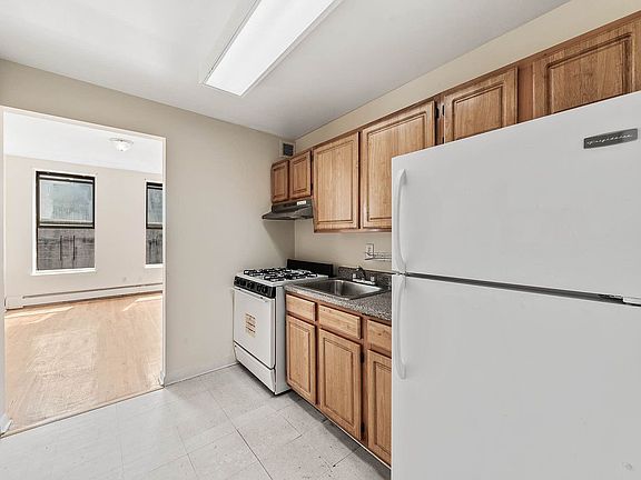 2nd image of 312 E 21st St APT 1H