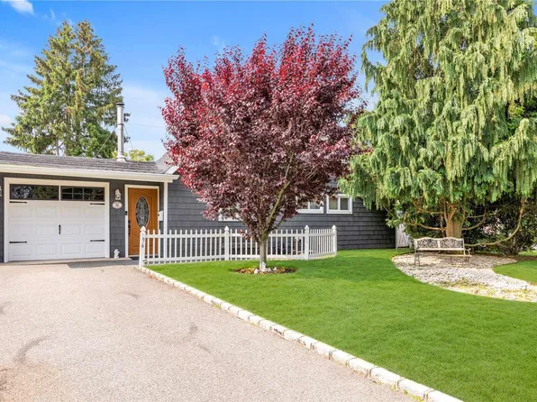 96 Page Lane, Westbury, NY 11590