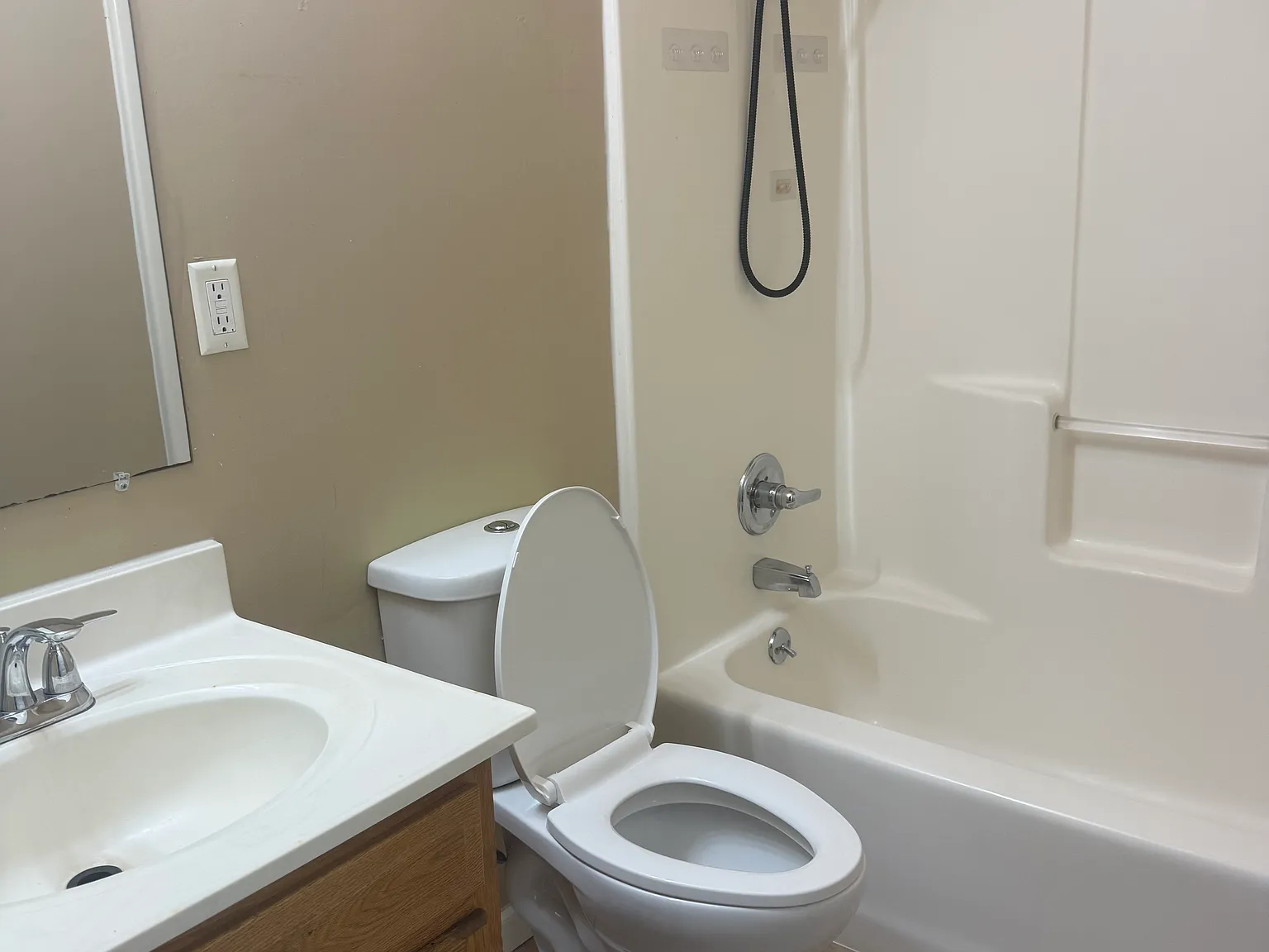2 bed, $1,000 — Photo 3