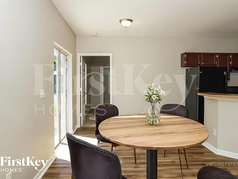 3958 N Chamberlain Blvd — Photo 6