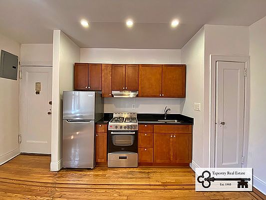 4th image of 3308 84th St #B1