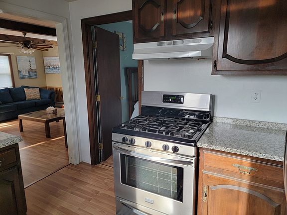 3rd image of 117 Depot St