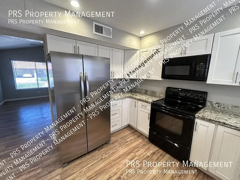2207 W Monroe St — Photo 9