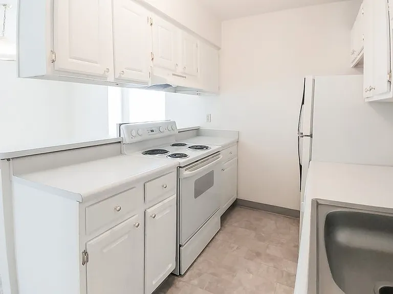 Windsor Gardens Apartments — Photo 122