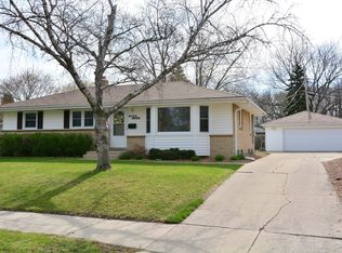 W144N8462 Lucerne Dr, Menomonee Falls, WI 53051